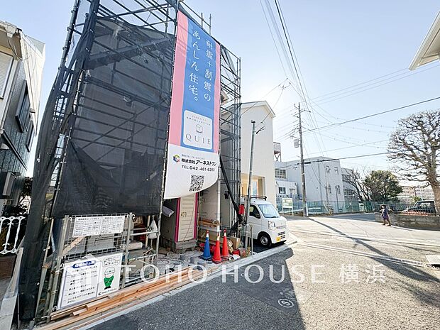 お住まいの顔となる玄関。住まう方のプライドを満たすクオリティを備えています。 