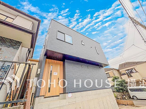 お住まいの顔となる玄関。住まう方のプライドを満たすクオリティを備えています。