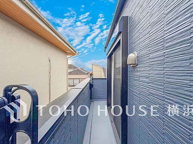 大空と眺望を心ゆくまで楽しめます。広々としたオープンエア空間が開放感あふれる毎日を演出。