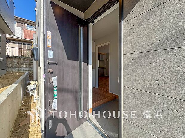 デザイン性の高いエントランスは、住む方のプライドを満たすクオリティ。