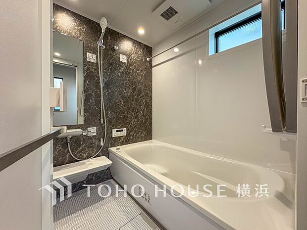 一日の疲れが癒される優雅な時間を堪能できるゆとりあるバスルームです。