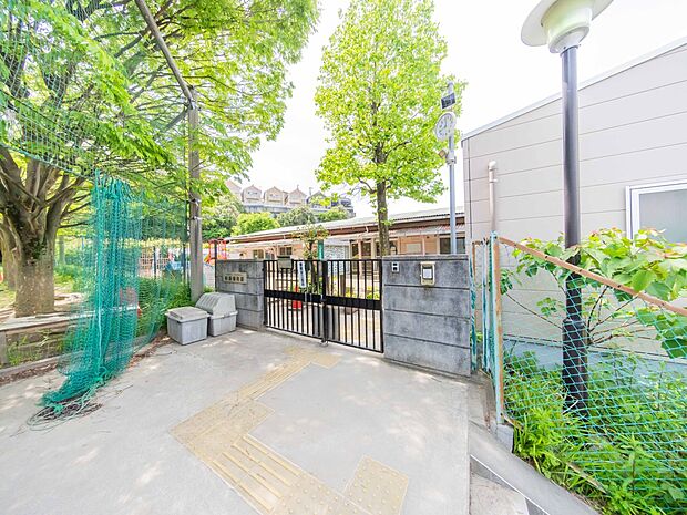 杉田保育園 700m 小高い丘の上にある小さくて可愛らしい保育園。