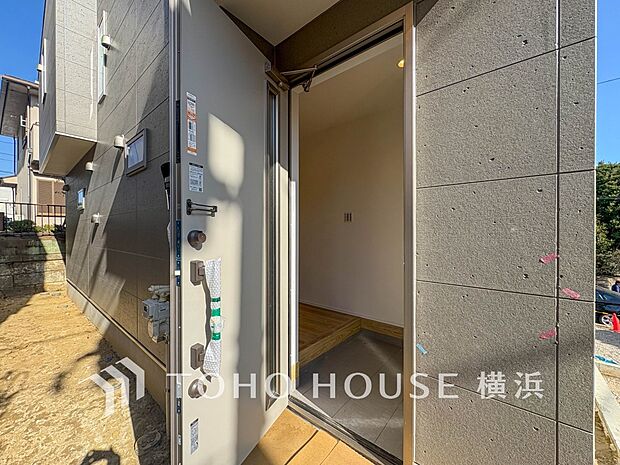 デザイン性の高いエントランスは、住む方のプライドを満たすクオリティ。