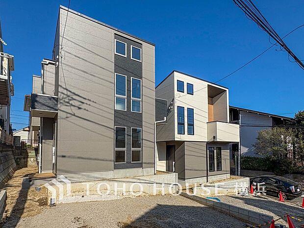 住む人を映し出す洗練された佇まいは、いつまでも輝き続けながらいつしか街の風景に溶け込んでいきます。