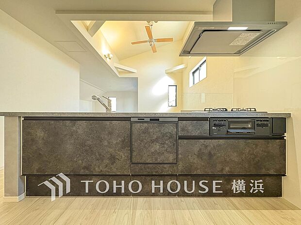 機能性とデザイン性を兼ね備えたシステムキッチン。