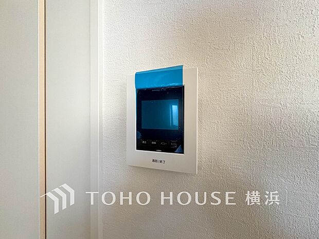 誰が来てもわかる様にモニター付きインターホンを設置。快適と安らぎを合わせた優しい設計。