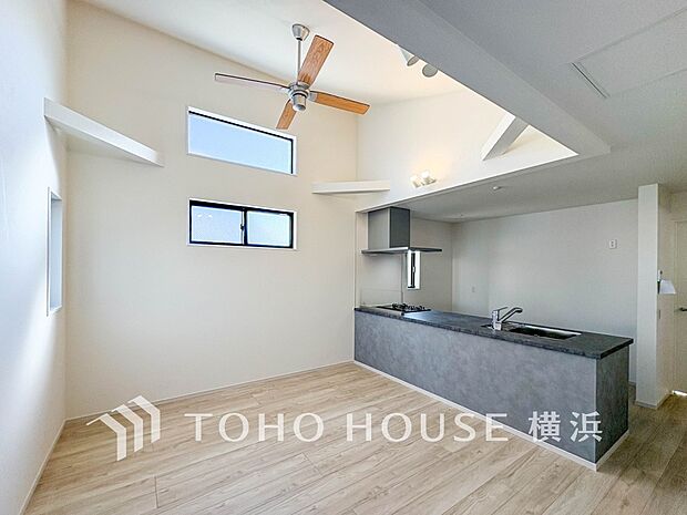 集いの場、憩いの場としての快適性を求めたやすらぎの空間です。