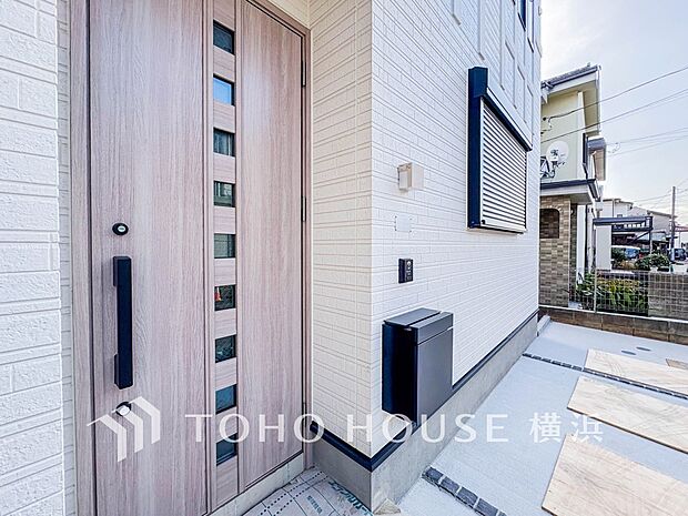 デザイン性の高いエントランスは、住む方のプライドを満たすクオリティ。