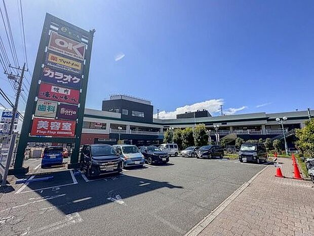 オーケー三ツ境店　1000m　こだわりの食材がお手頃価格でお買い求めできます。主婦の強い見方のスーパーです。 