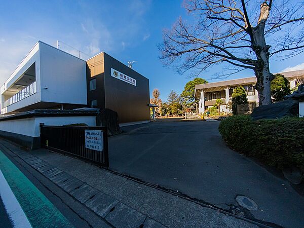 城郷幼稚園　500m　お寺の幼稚園なので、仏教に触れることができます。漢字教育にも力を入れています。