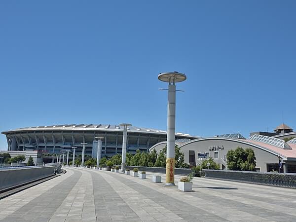 日産スタジアム　1200m　横浜マリノスのホームスタジアム。 FIFAワールドカップ本大会も開催された会場でもあります。