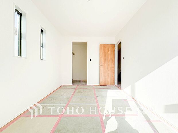 一日の疲れをいやしてくれる寝室。時を忘れて過ごす場所として過ごせるお部屋。(2026年1月撮影)