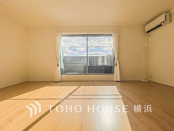 あたたかい日差しがたっぷり降り注ぐLDKは自然と家族の顔があかるい笑顔に。