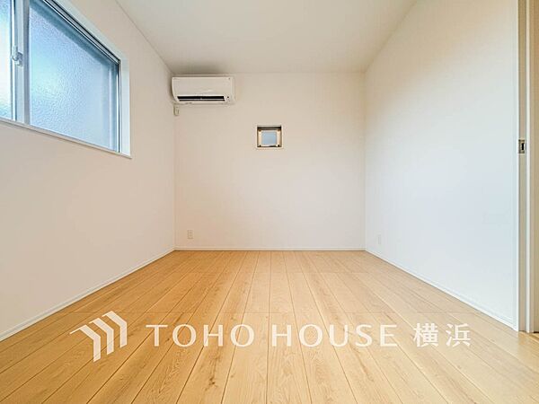 一日の疲れをいやしてくれる寝室。時を忘れて過ごす場所として過ごせるお部屋。