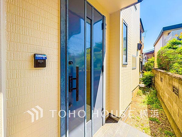 お住まいの顔となる玄関。住まう方のプライドを満たすクオリティを備えています。