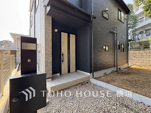 デザイン性の高いエントランスは、住む方のプライドを満たすクオリティ。