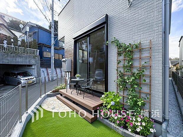 何気ない日常に彩りを加え、家族の笑顔が増えるお庭のある暮らし。（装飾品はAI加工です 