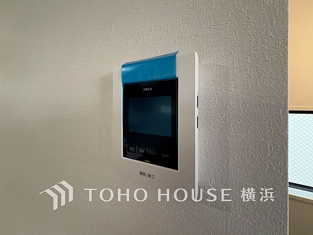 【カラーモニター付インターホン】　「見える安心」をカタチにしました。誰が来てもわかる様にモニター付きインターホンを設置。