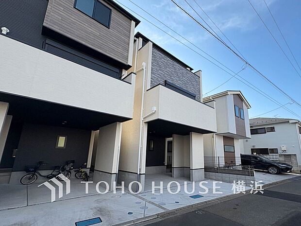 住む人を映し出す洗練された佇まいは、いつまでも輝き続けながらいつしか街の風景に溶け込んでいきます。