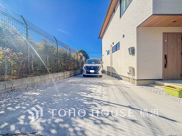 十分な広さのカースペースは、お車2台分の広さがあります。
