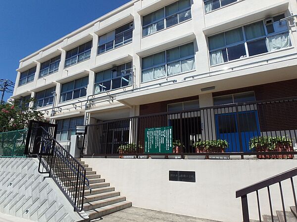 横浜市立都岡小学校　400m　
