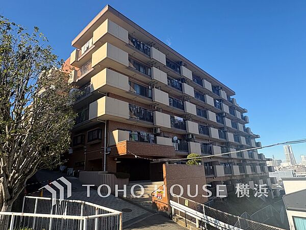 帰宅されるご家族や訪れる方を優しく迎え、安らぎに満ちた生活空間を予感させてくれます。