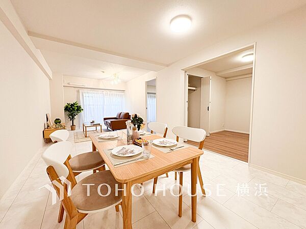 ご家族との時間を刻む空間。※生成AIによるイメージです。家具・小物は販売価格に含まれません。