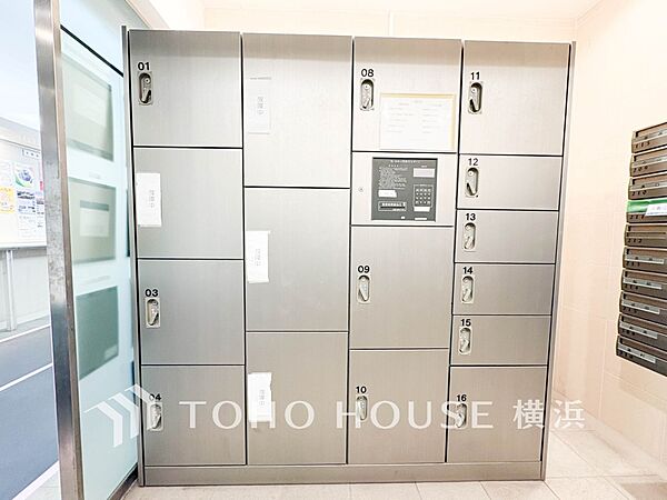 普段留守がちなご家族にも安心な宅配ボックスを完備。再配達を頼む手間を省ける嬉しい設備です。