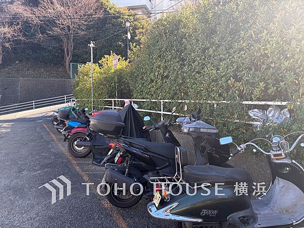 バイク置き場も完備してます。