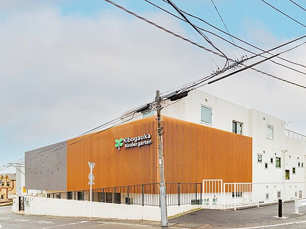 希望ケ丘幼稚園 650m 英語教育に力を入れています。園庭には安心して遊べる大型遊具があり、子供達にも大人気。