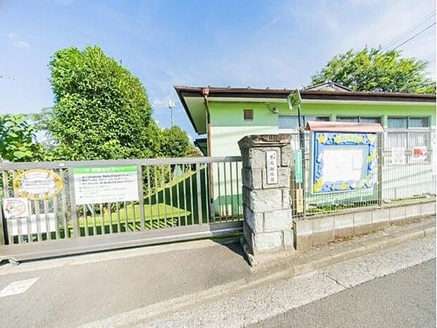 黒滝幼稚園　900m　広々とした園庭でのびのびと過ごせる。英会話・絵画・サッカーなどの課外活動も充実しています。   