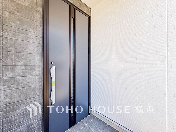 デザイン性の高いエントランスは、住む方のプライドを満たすクオリティ。