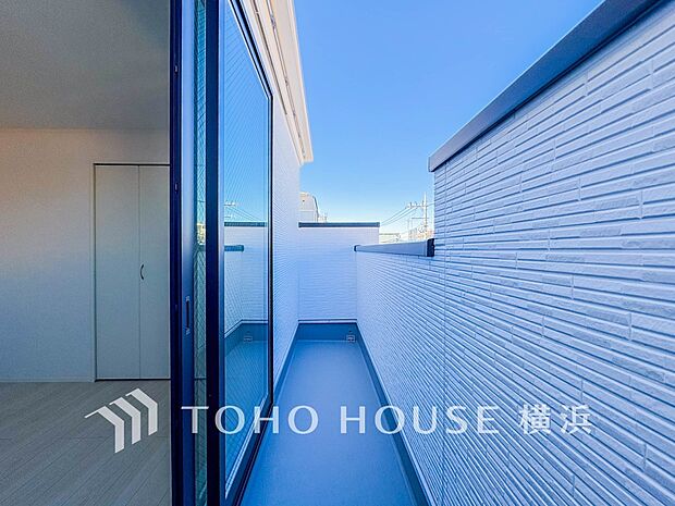 お部屋にも爽やかな風と暖かく柔らかな日差しが差し込み、毎日の暮らしを豊かに彩ります。