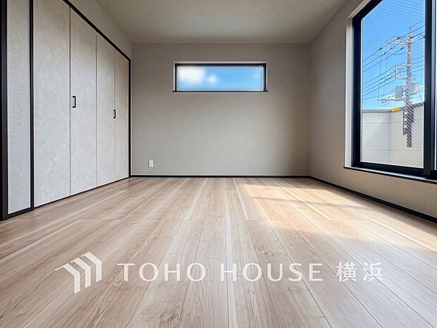 通風・採光にも優れ、心地よい光と風があふれています。プライベートな自分時間を快適に過ごせるお部屋。
