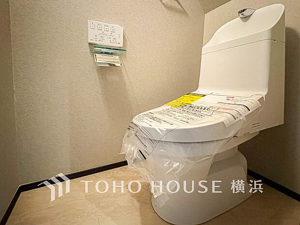 清潔感溢れるトイレ。落ち着いた空間で安らぎのひとときをお過ごしいただけます。
