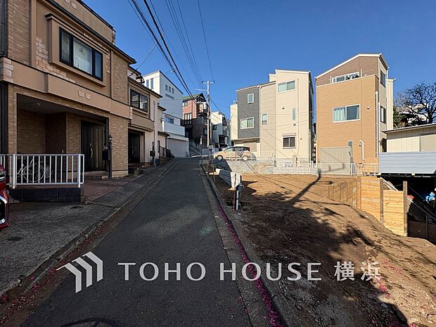 生活利便に優れた住環境に立地し、ゆとりある生活が送れます。(2026年1月撮影)