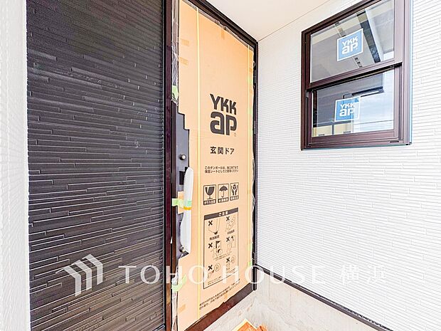 お住まいの顔となる玄関。住まう方のプライドを満たすクオリティを備えています。 