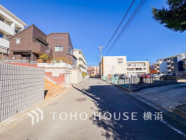 生活利便に優れた住環境に立地し、ゆとりある生活が送れます。（2026年1月撮影）