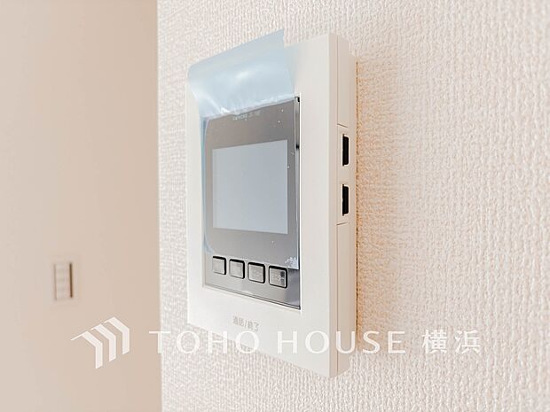 誰が来てもわかる様にモニター付きインターホンを設置。快適と安らぎを合わせた優しい設計。 