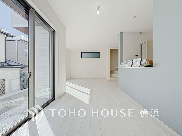 あたたかい日差しがたっぷり降り注ぐLDKは自然と家族の顔があかるい笑顔に。