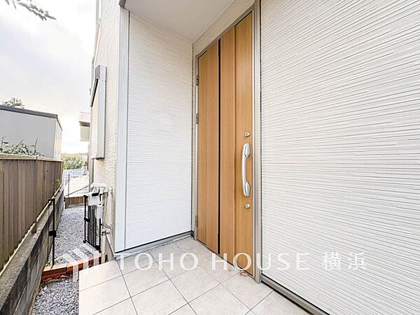 お住まいの顔となる玄関。住まう方のプライドを満たすクオリティを備えています。