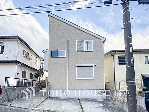 爽やかな青空の下に贅沢なほどに降り注ぐ陽光、豊かな居住性と、クオリティが見事に調和した住空間。