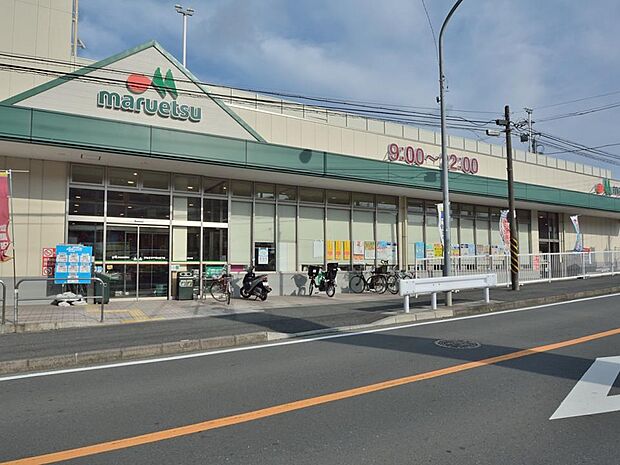 マルエツ戸塚大坂下店 1700m 毎日の食卓を飾る食料品などが揃います。新しくきれいな店内で気持ちよくお買い物ができます。