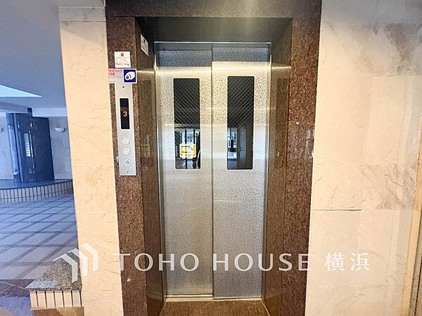 大きな荷物やお買い物帰りの重い荷物にも安心のエレベーター。