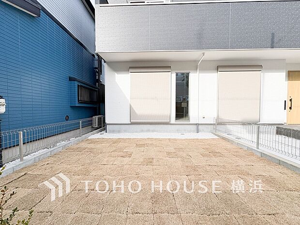 たっぷり降り注ぐ日差しの下バーベキューを楽しんだり、大切な家族やペットと楽しい休日を。