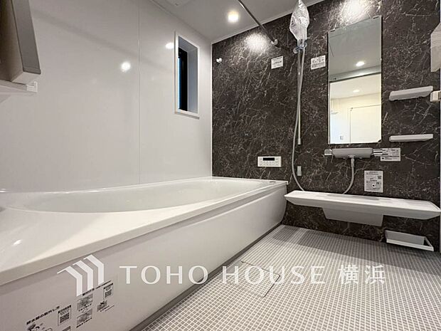 一日の疲れが癒される優雅な時間を堪能できるゆとりあるバスルームです。