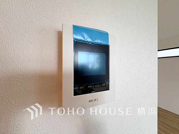 誰が来てもわかる様にモニター付きインターホンを設置。快適と安らぎを合わせた優しい設計。