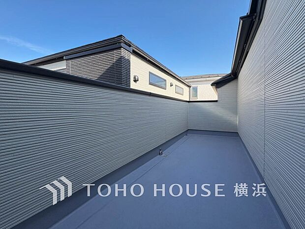 心地よい陽射しや暖かな風を楽しむことが出来るバルコニー。