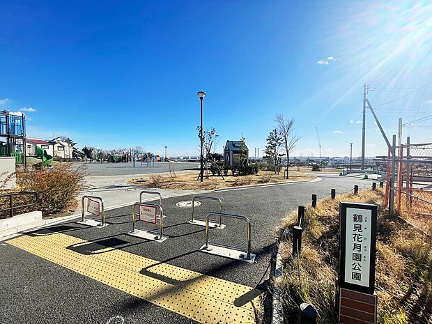 鶴見花月園公園 1000m 総面積が約4.7ヘクタールの大きな公園。ベイブリッジやみなとみらいが見渡せるロケーションの公園。