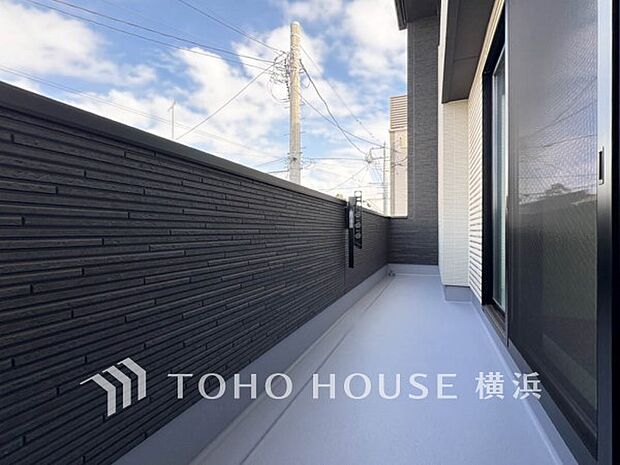 心地よい陽射しや暖かな風を楽しむことが出来るバルコニー。